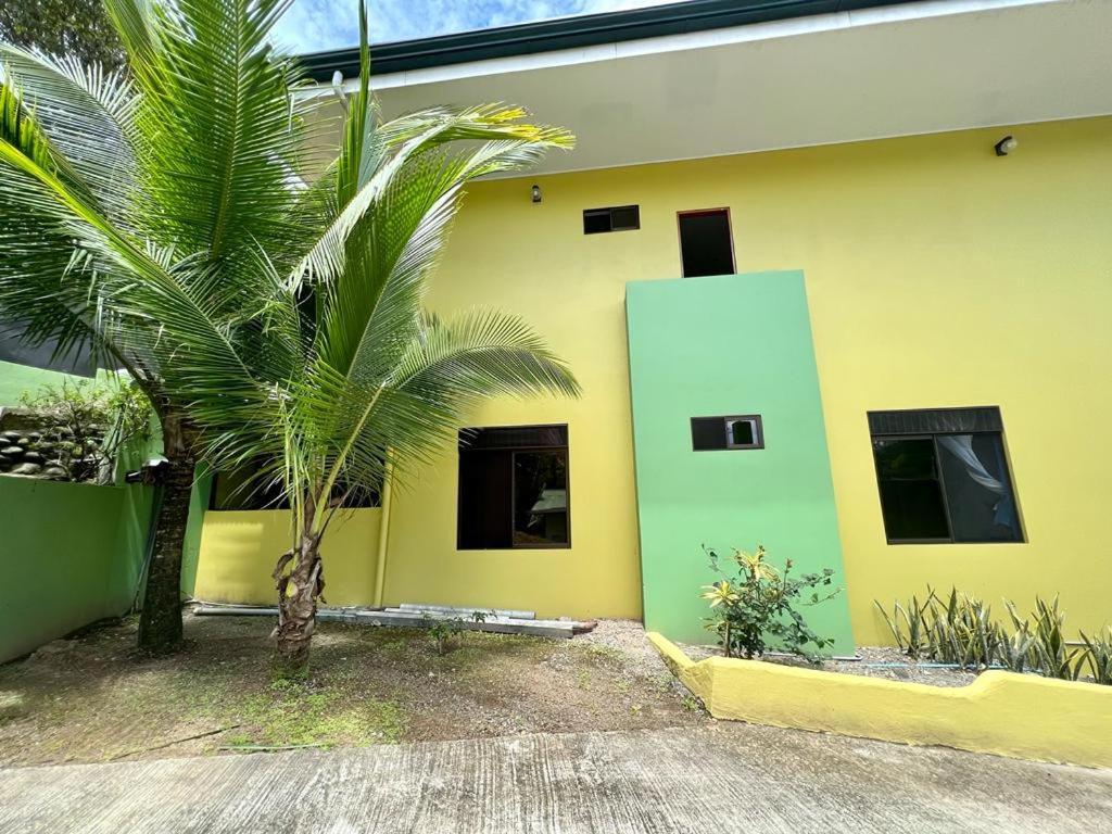 Yellow House Quepos Zewnętrze zdjęcie